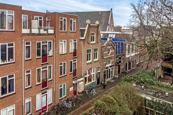 Middelweg 28