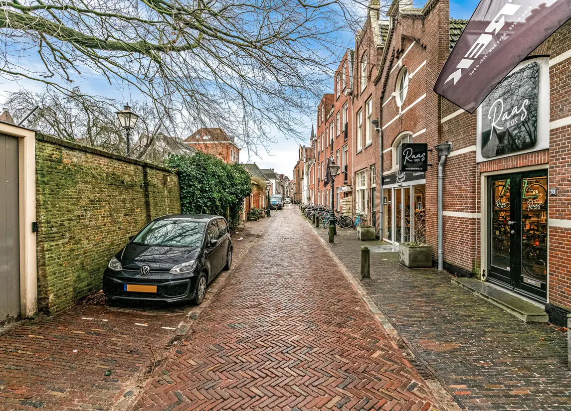 Middelweg 28