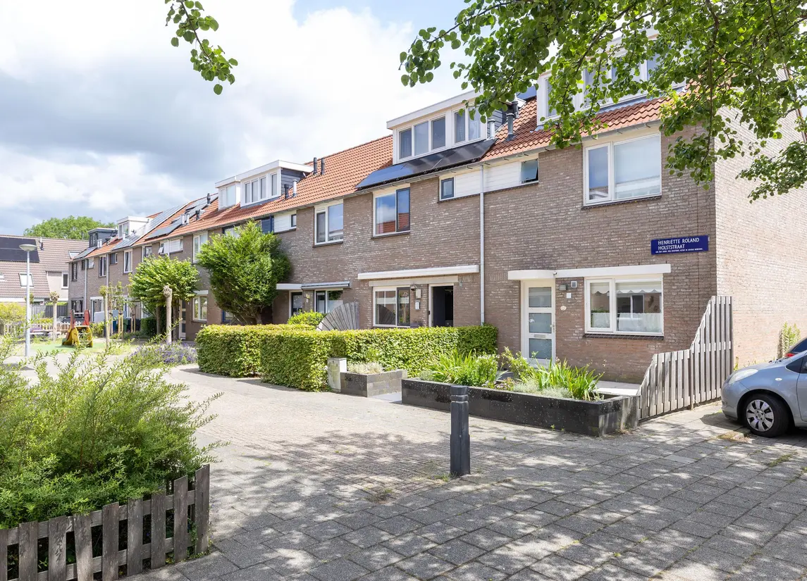H Roland Holststr 4