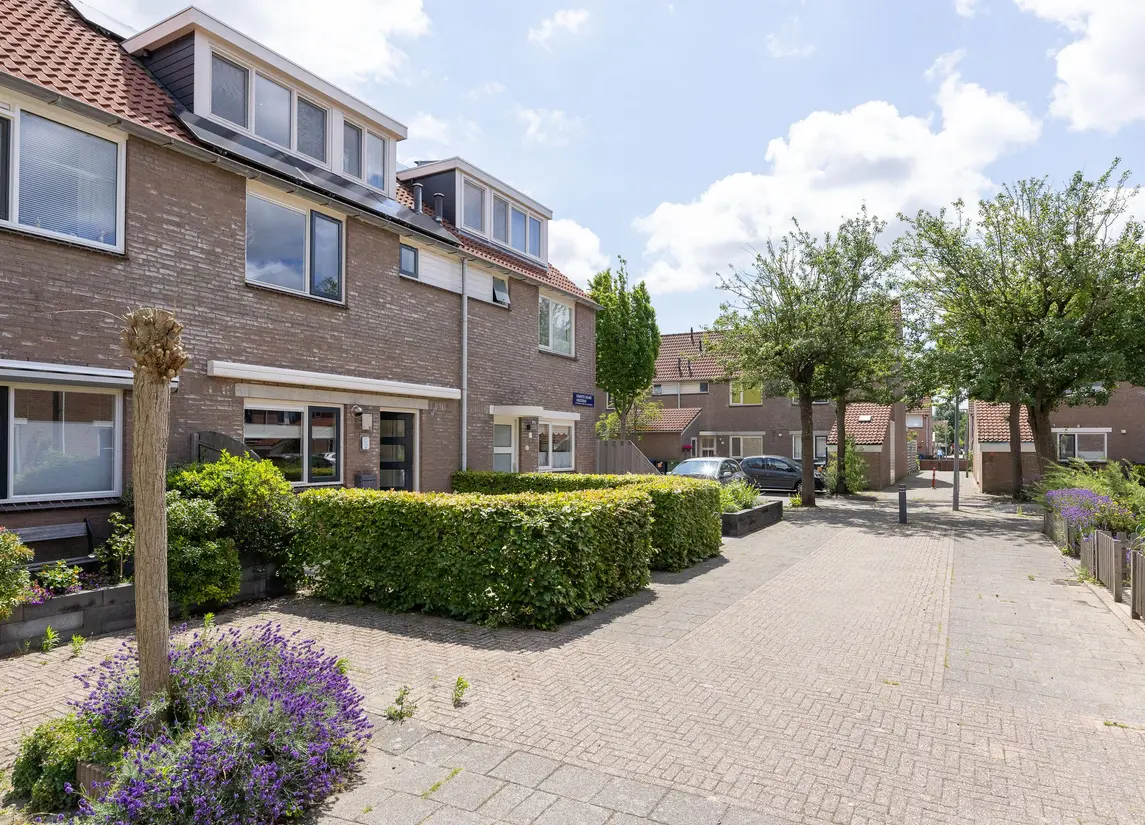 H Roland Holststr 4