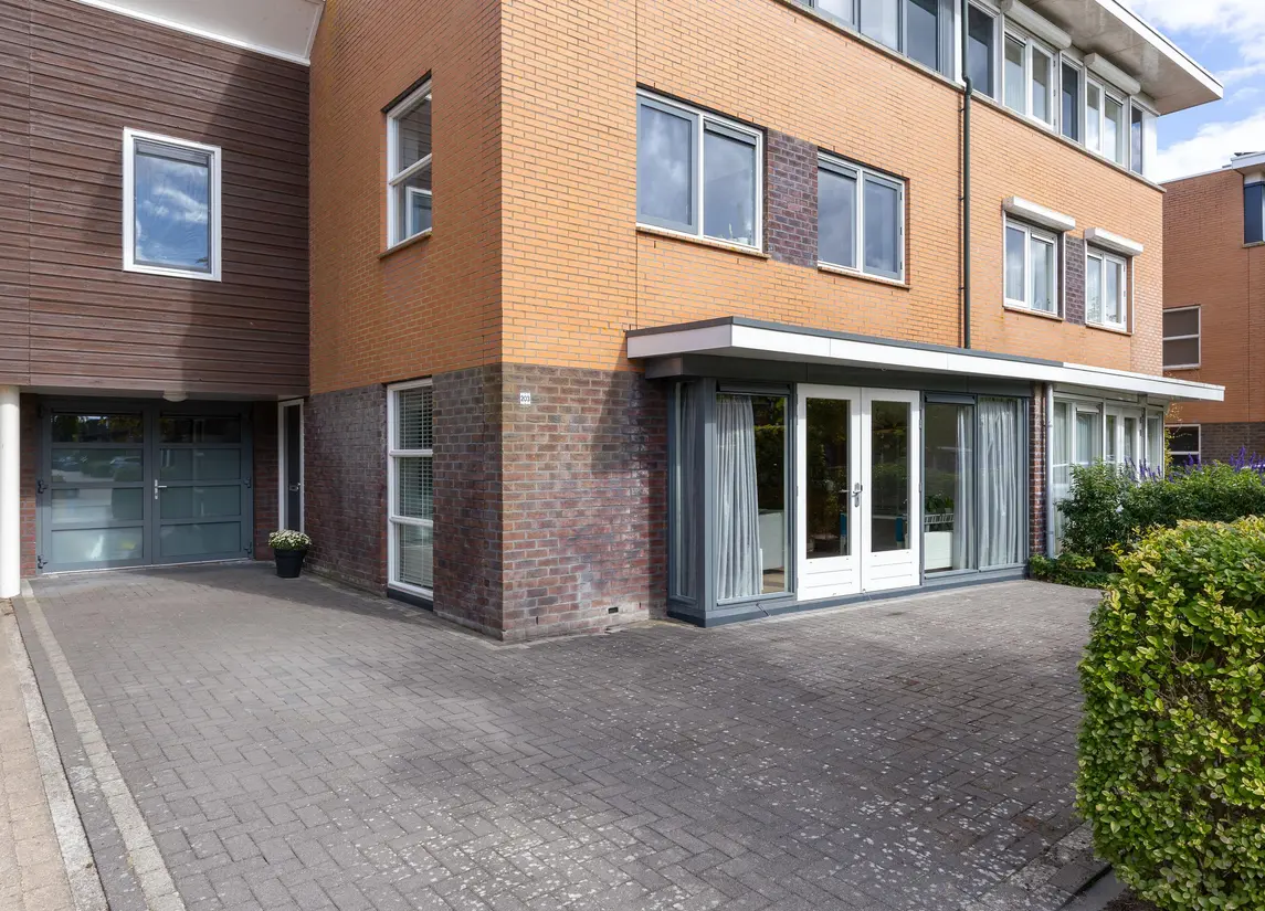 John Raedeckerhof 203