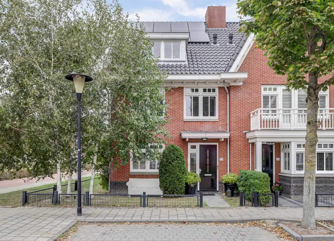 Coniferenhout 32