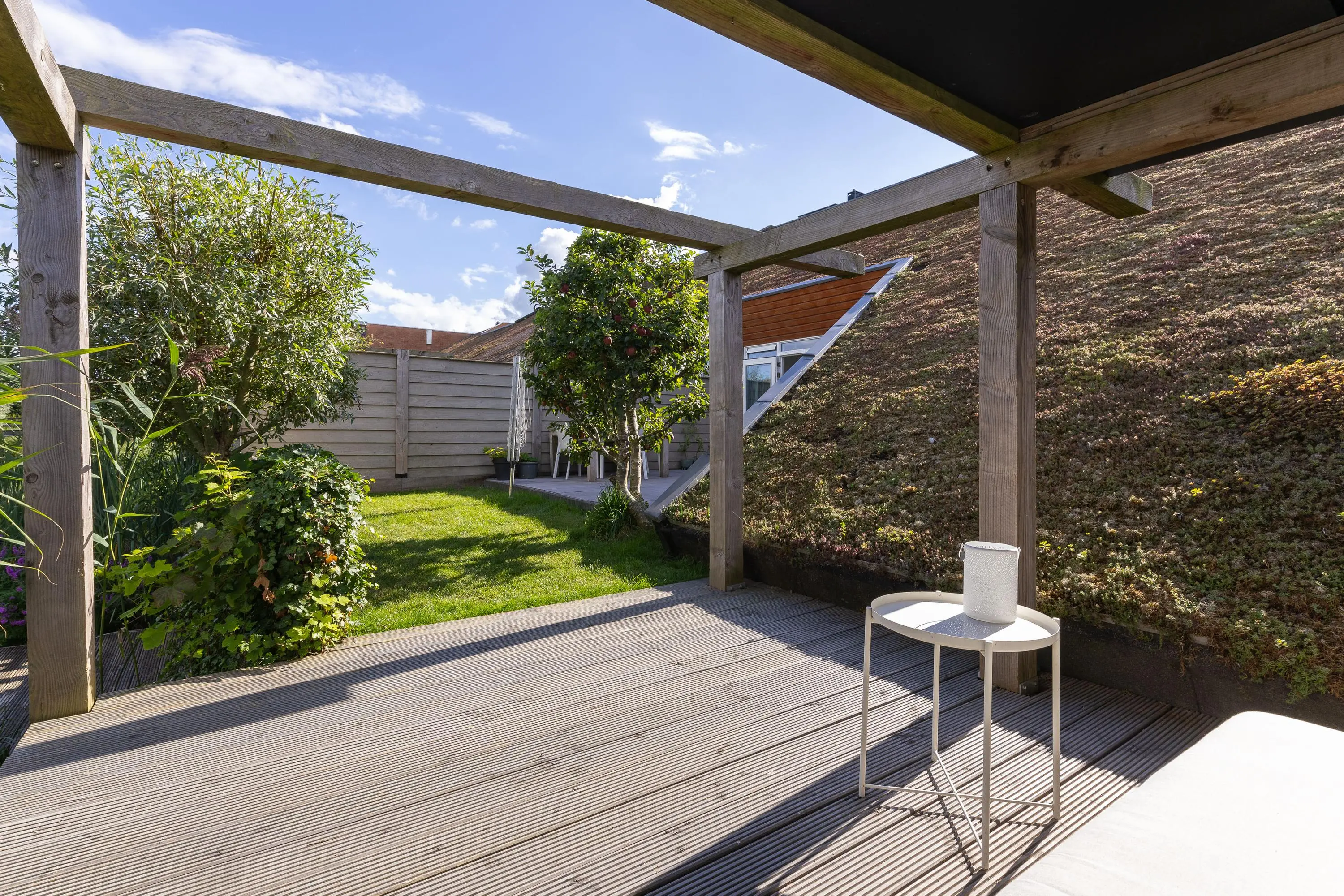 John Raedeckerhof 203