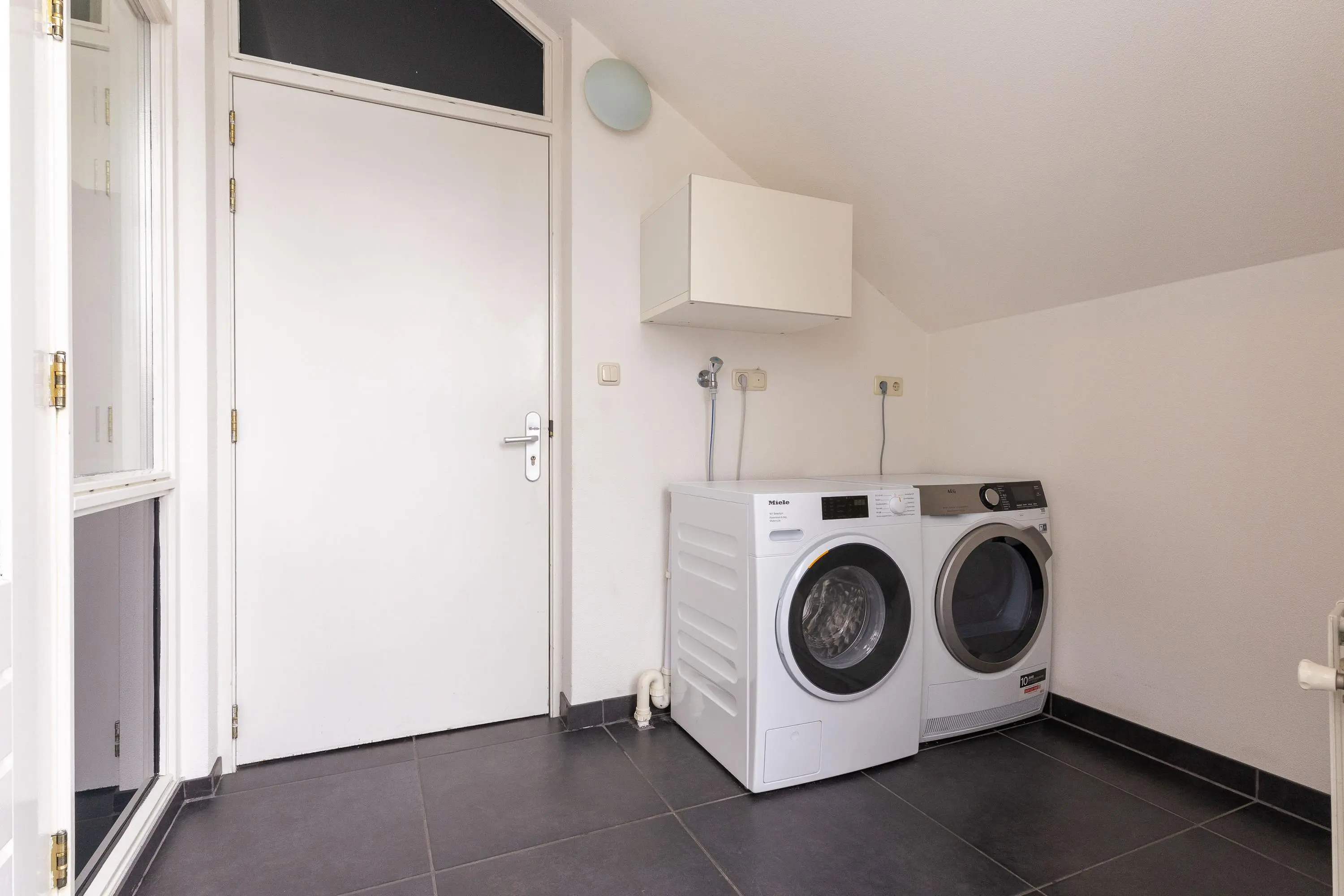 John Raedeckerhof 203