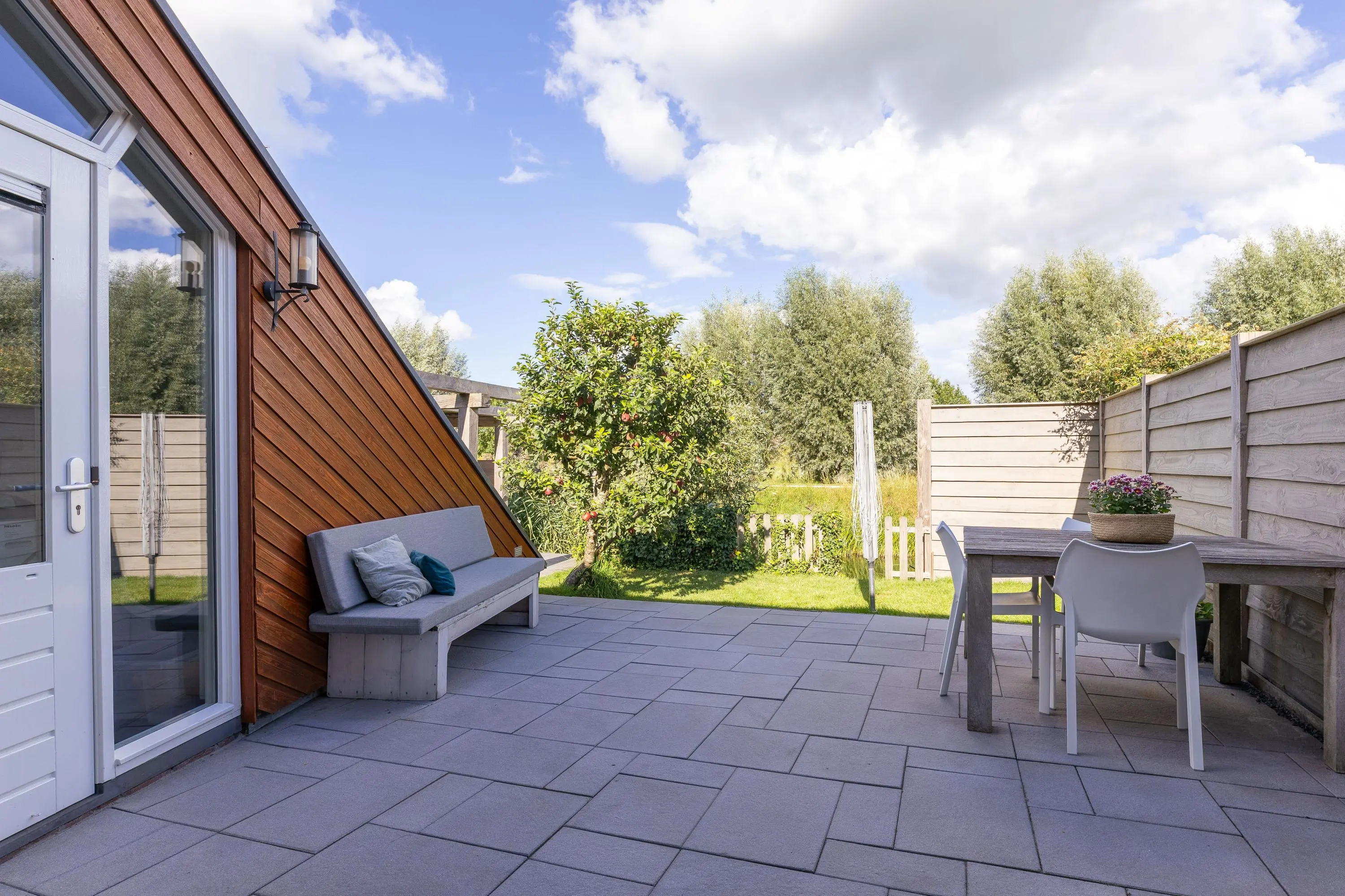 John Raedeckerhof 203