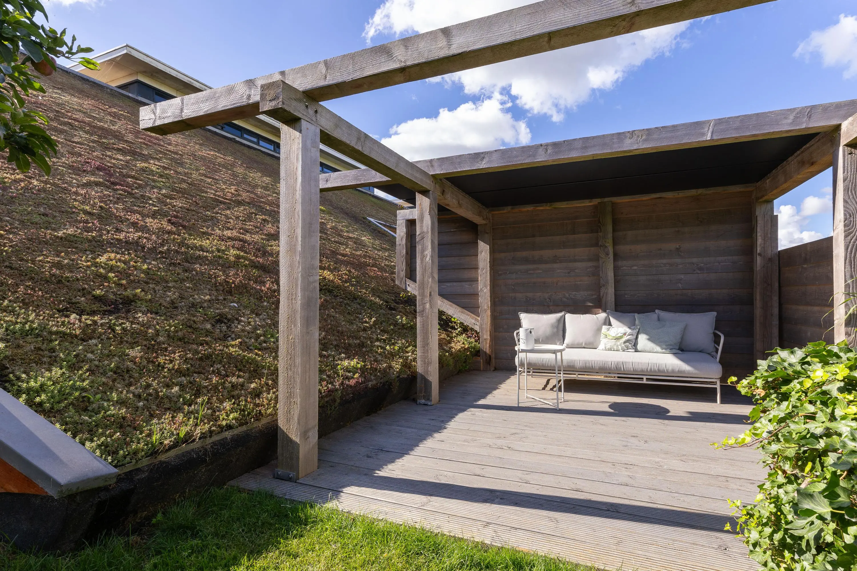 John Raedeckerhof 203