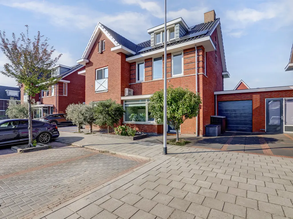 Van Huessenleede 8, BARENDRECHT