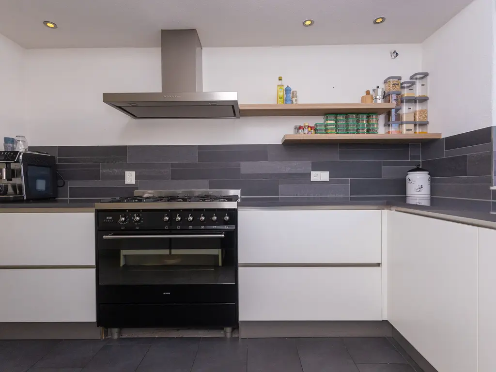 Van Goghhof 10, HOORN