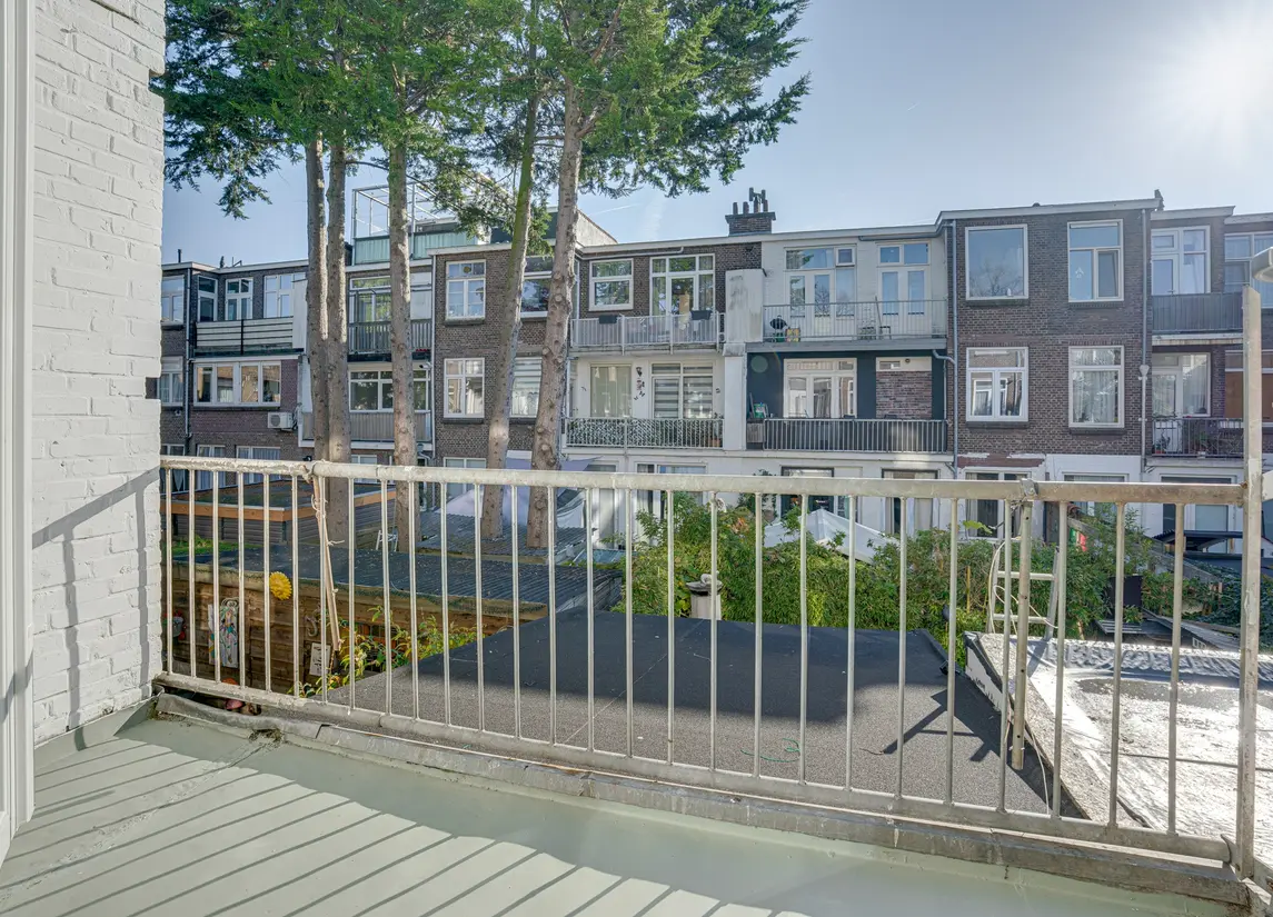 Muiderbergsestraat 24