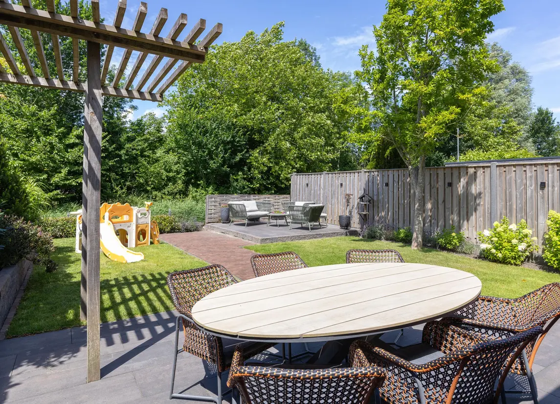 John Raedeckerhof 13