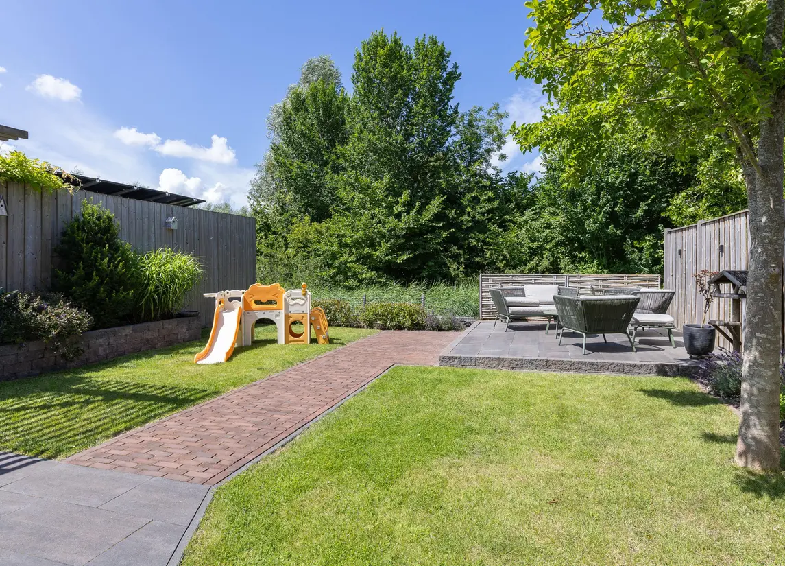 John Raedeckerhof 13