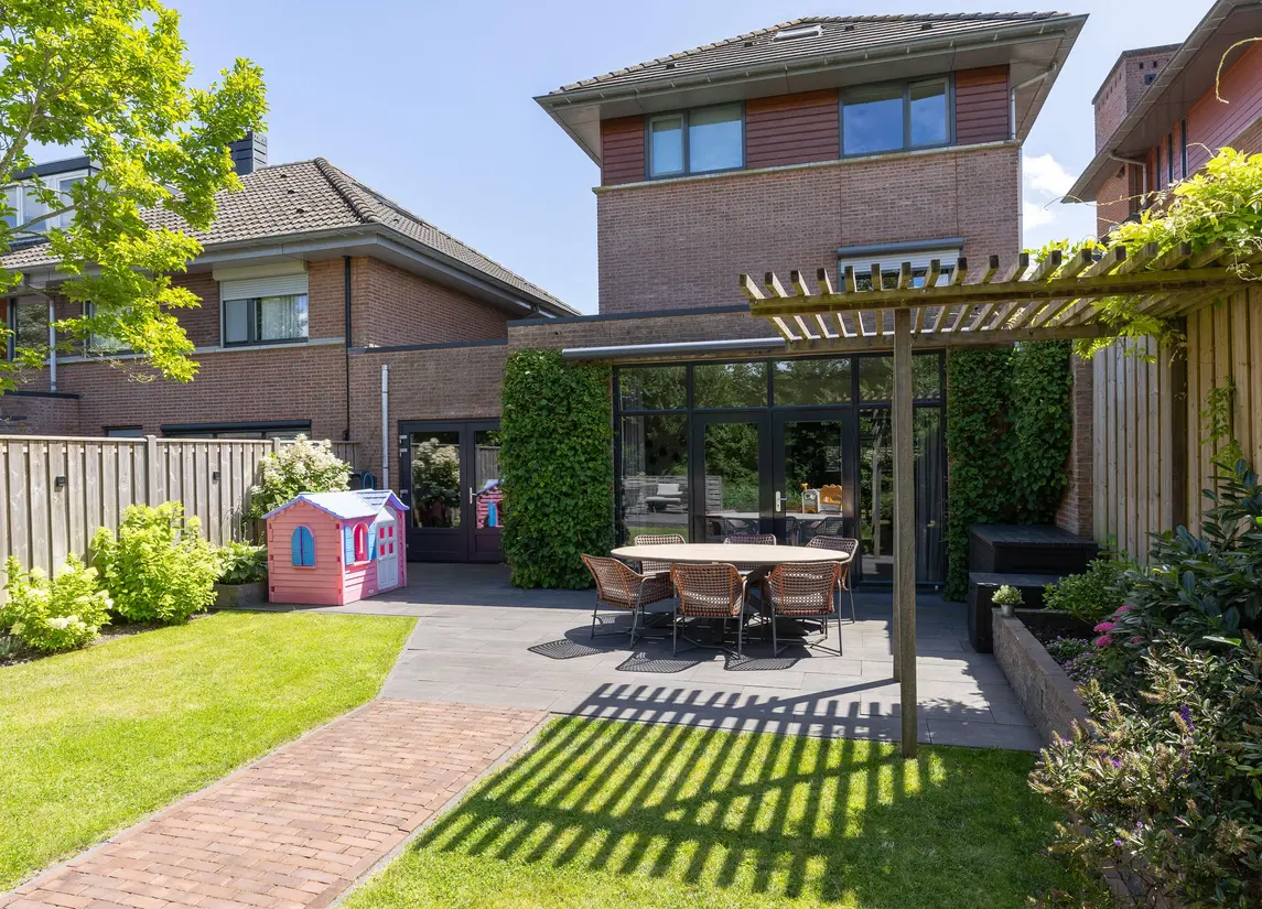 John Raedeckerhof 13