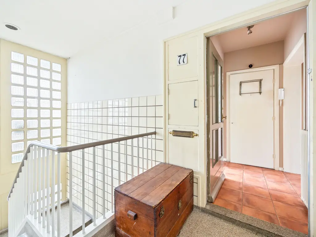 Veenendaalkade 77, Den Haag