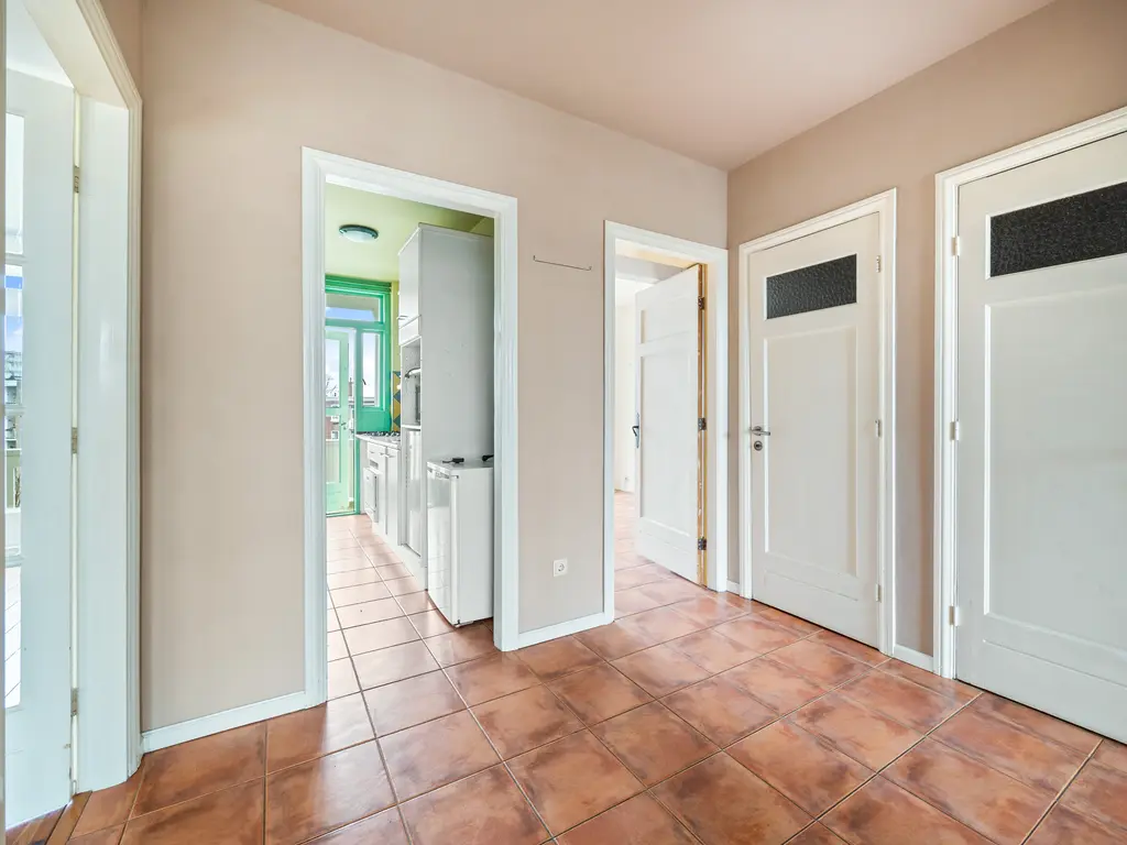 Veenendaalkade 77, Den Haag