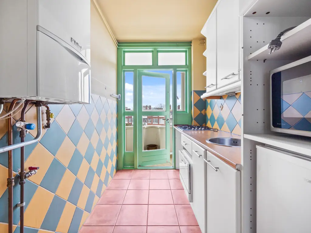 Veenendaalkade 77, Den Haag