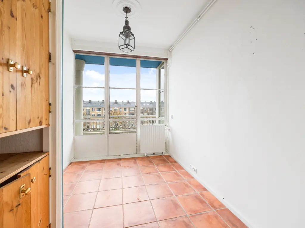 Veenendaalkade 77, Den Haag