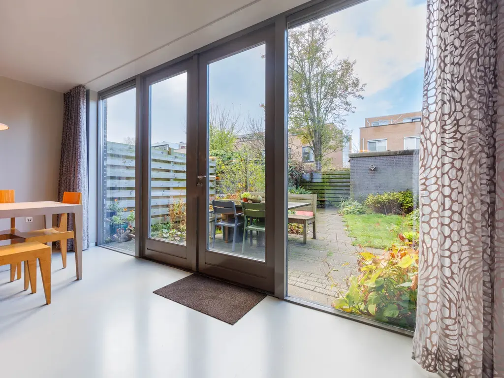 Ann Burtonstraat 12, Leiden