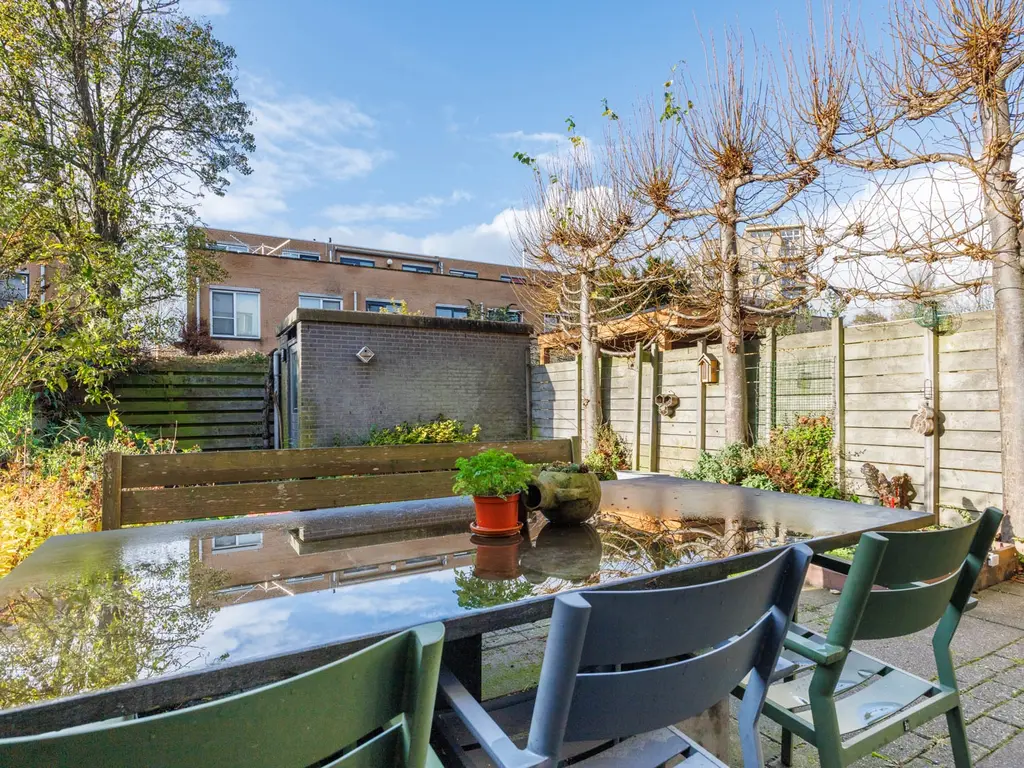 Ann Burtonstraat 12, Leiden