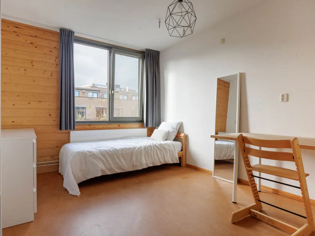 Ann Burtonstraat 12, Leiden