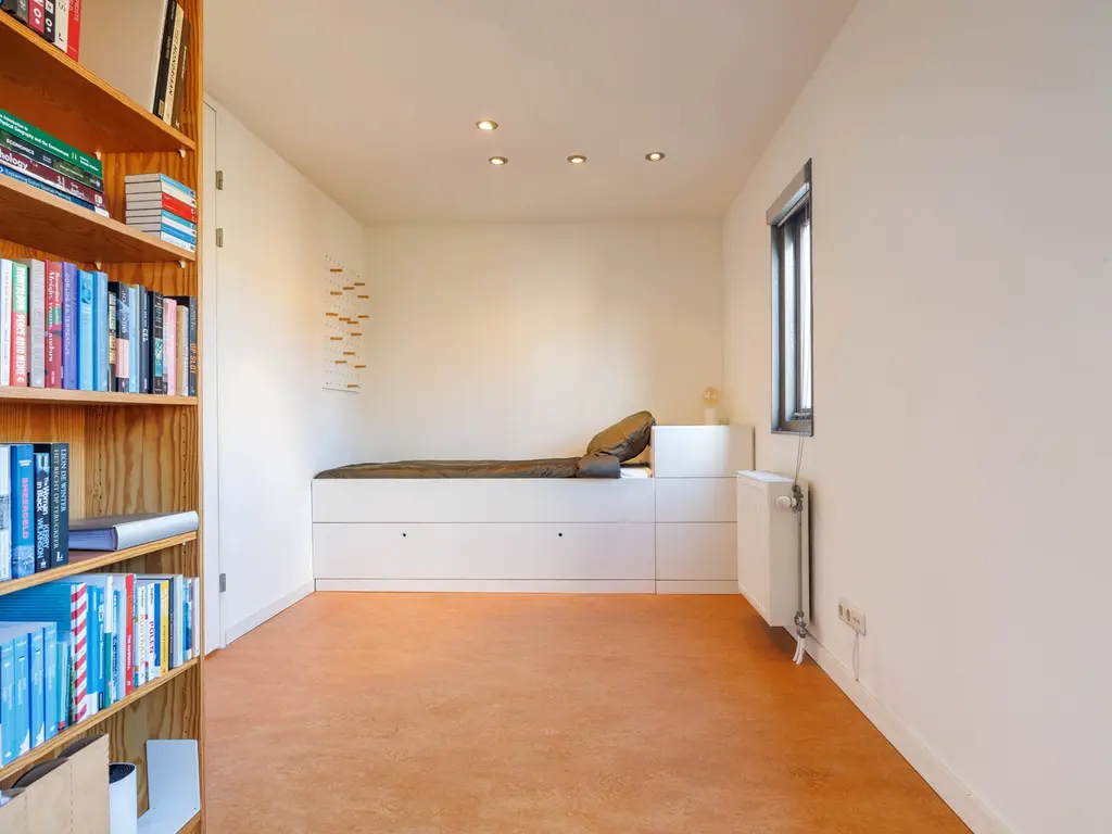 Ann Burtonstraat 12, Leiden