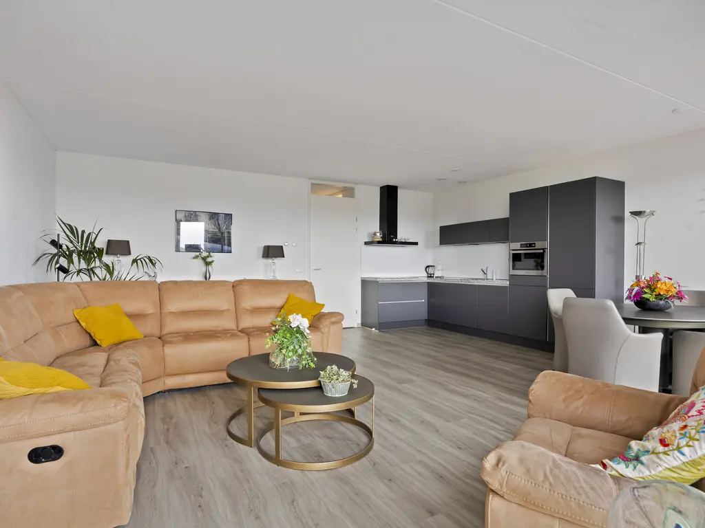 Jan Doustraat 72, ZWAAG