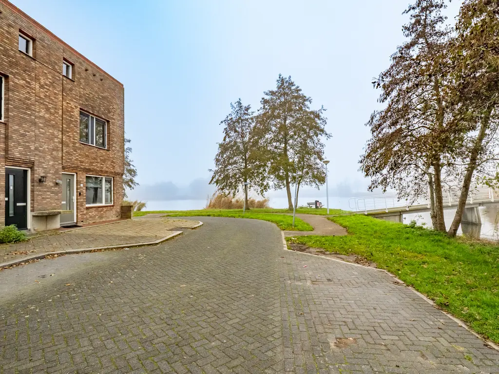 Zeedistel 68, DE MEERN