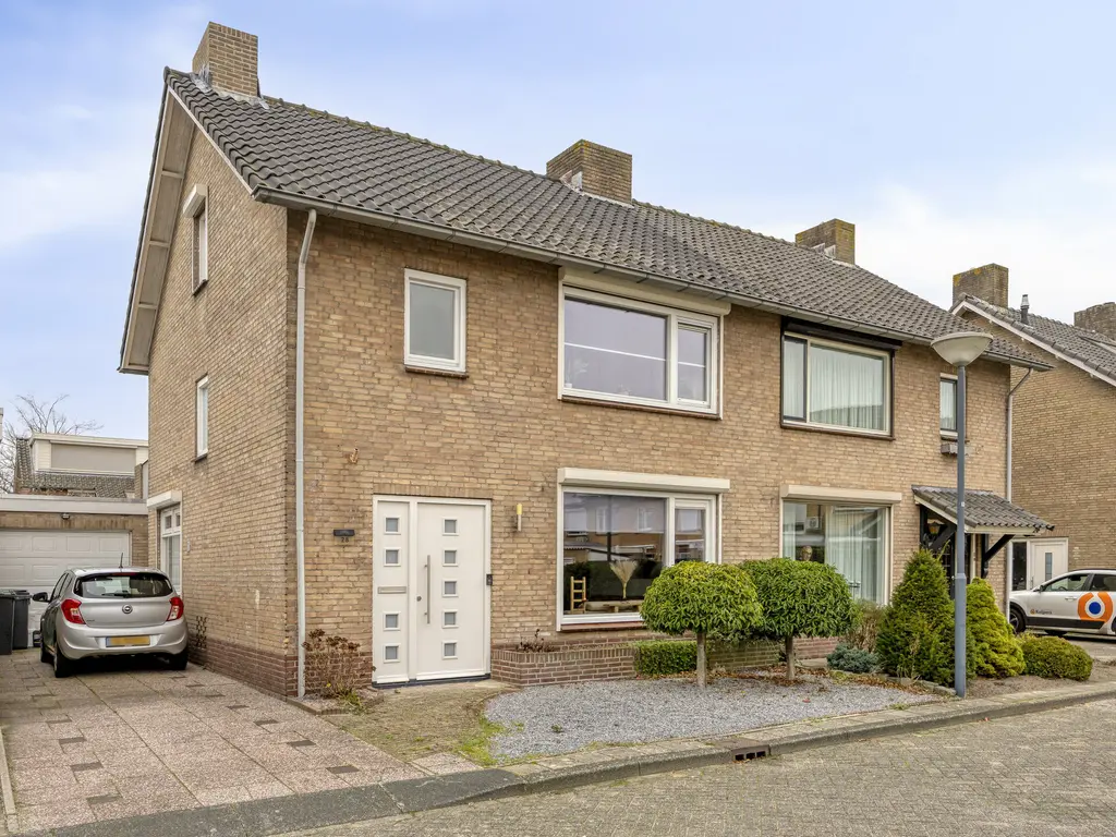 Seringenhof 28, WAALWIJK