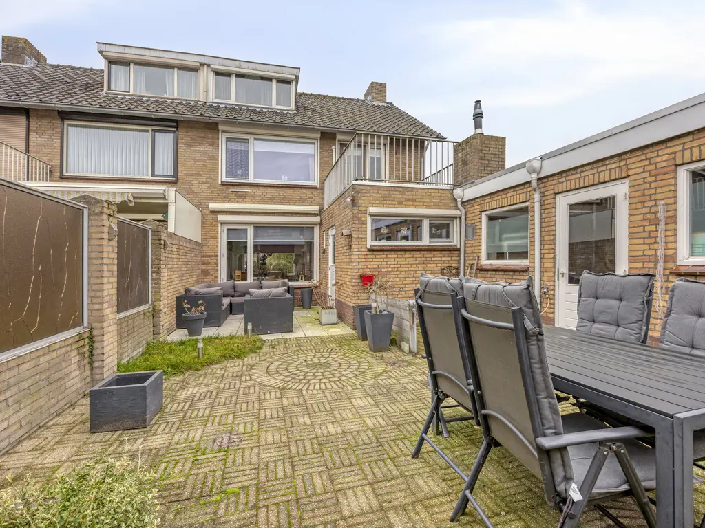 Seringenhof 28, WAALWIJK