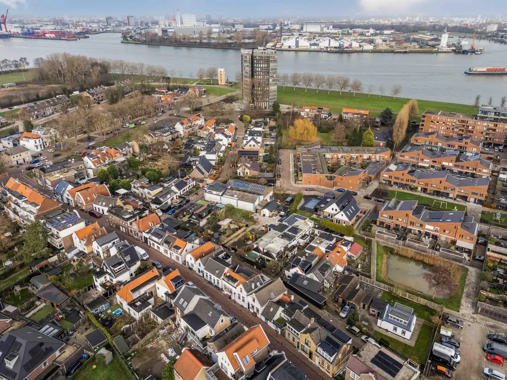 Tuinlaan 134, PERNIS ROTTERDAM