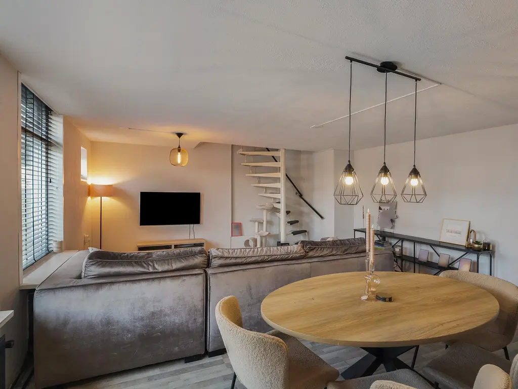 Tuinlaan 134, PERNIS ROTTERDAM