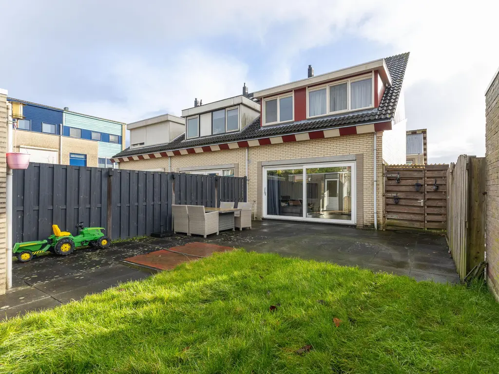 Cees Buddingh'hof 117, HOORN