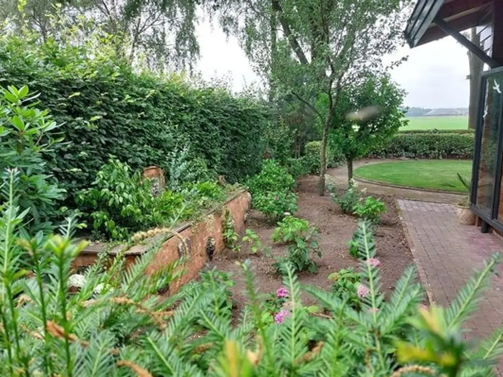 De Stille Wille 323, OOST WEST EN MIDDELBEERS