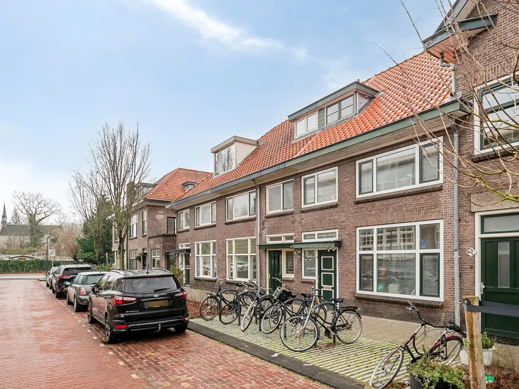 Lusthoflaan 1A, Leiden