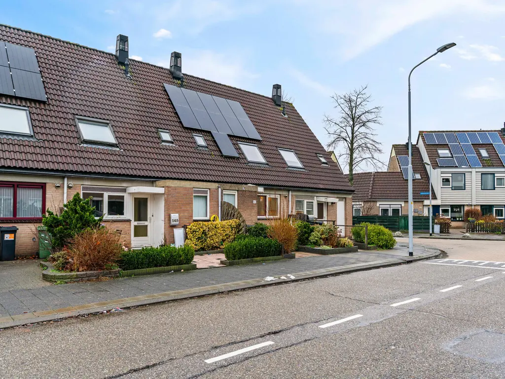 Mastbos 143, HOOFDDORP