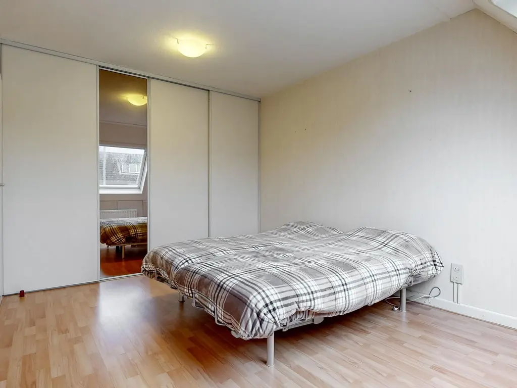 Mastbos 143, HOOFDDORP