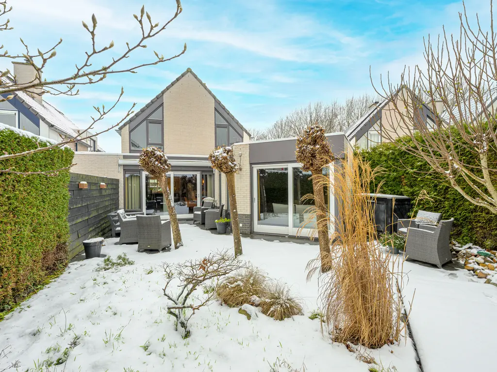 Zwarte Dolfijn 27, HEERHUGOWAARD