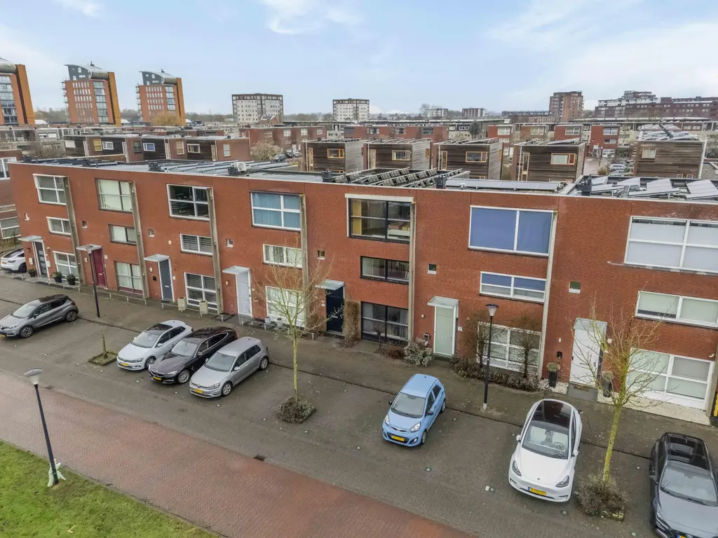 Zalmwater 79, BARENDRECHT