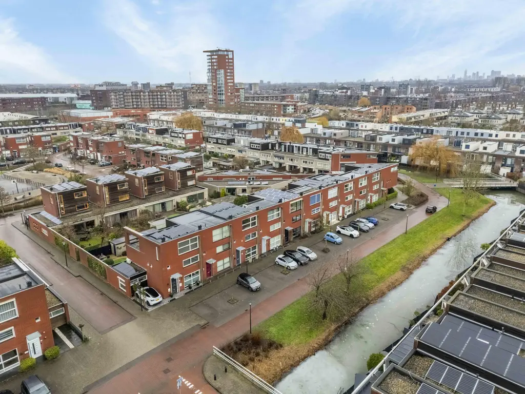 Zalmwater 79, BARENDRECHT