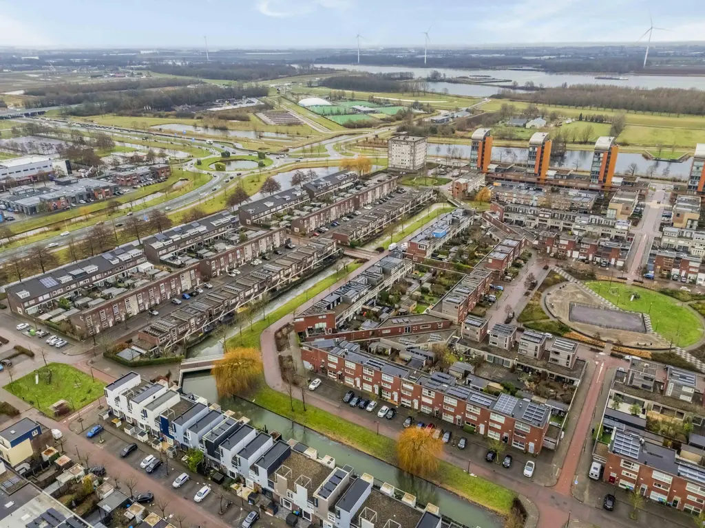 Zalmwater 79, BARENDRECHT