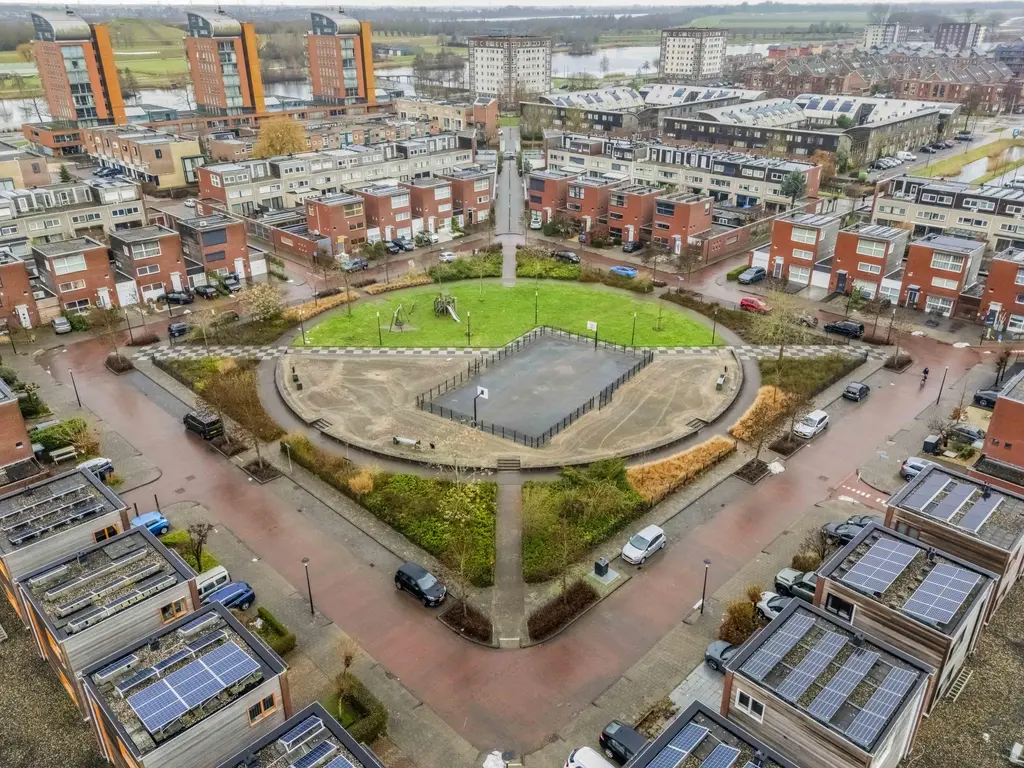 Zalmwater 79, BARENDRECHT