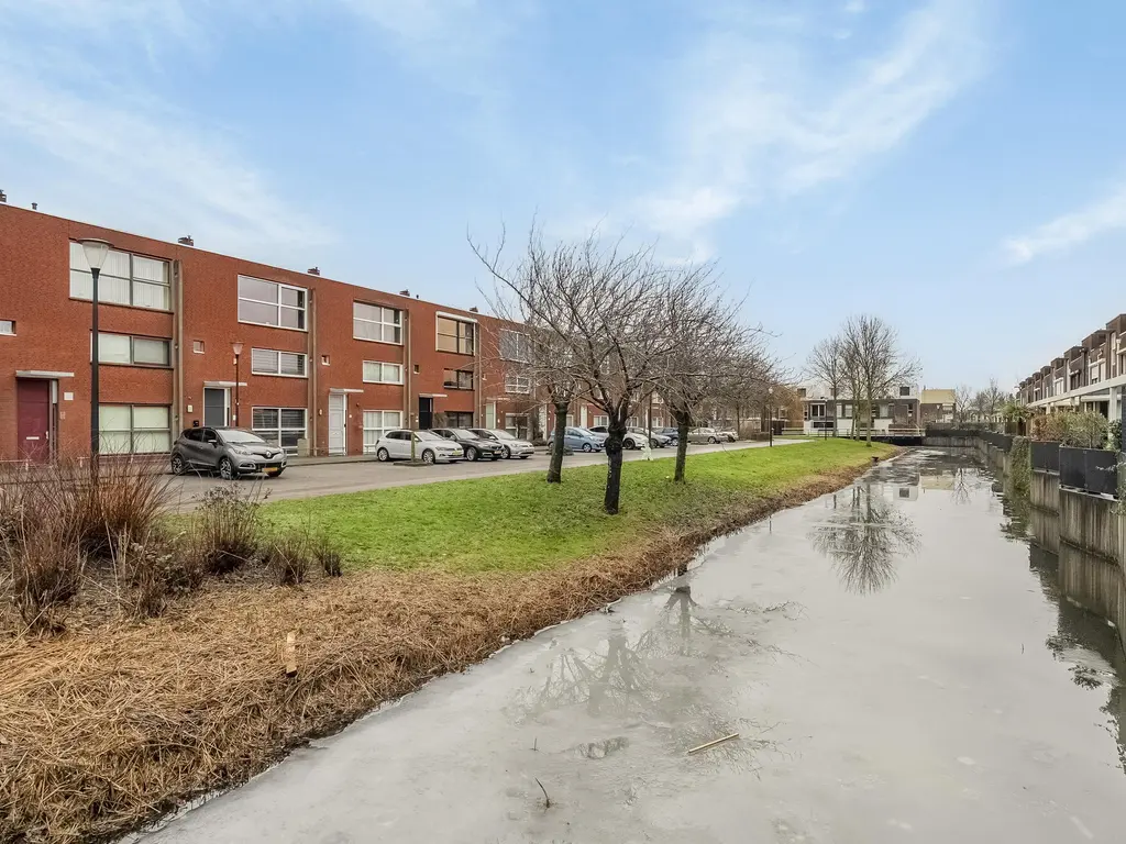 Zalmwater 79, BARENDRECHT