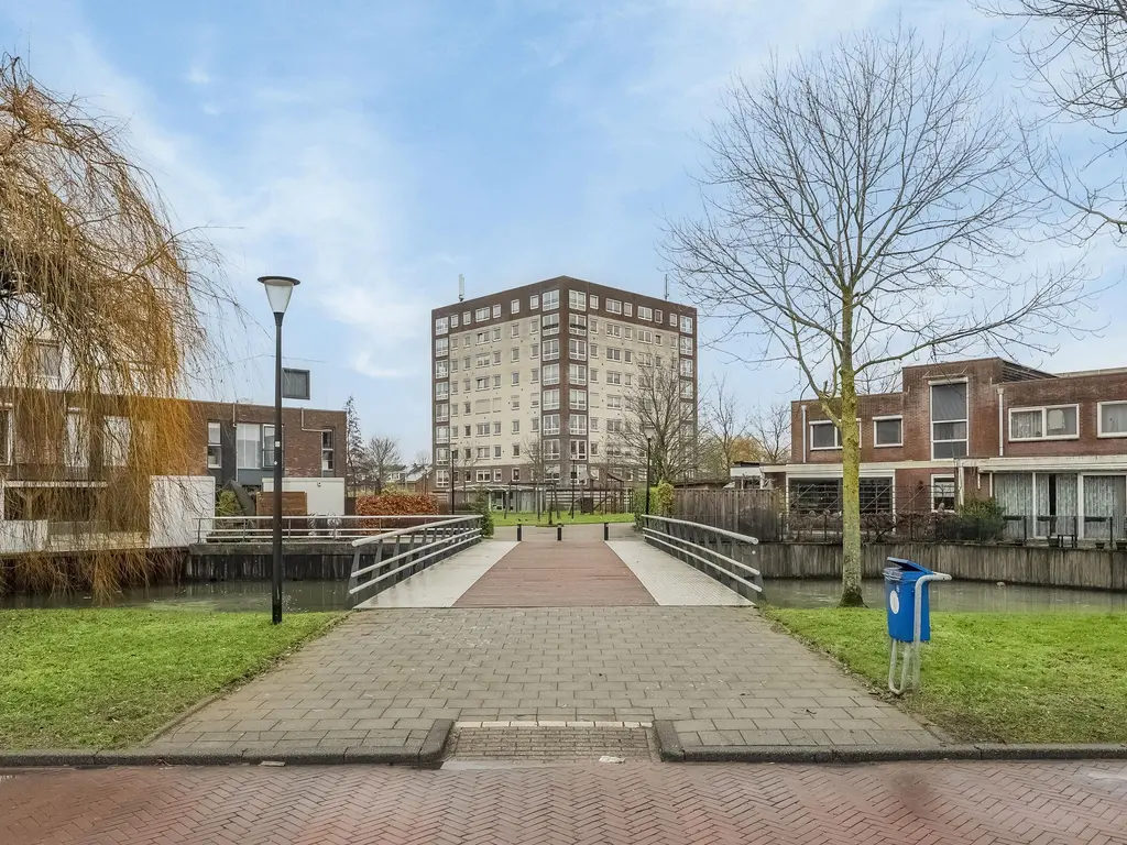 Zalmwater 79, BARENDRECHT