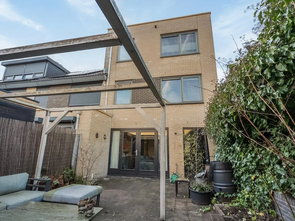 Leeuwenburg 147, BARENDRECHT