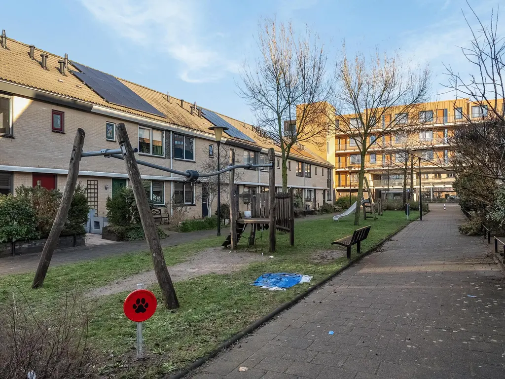 Leeuwenburg 147, BARENDRECHT