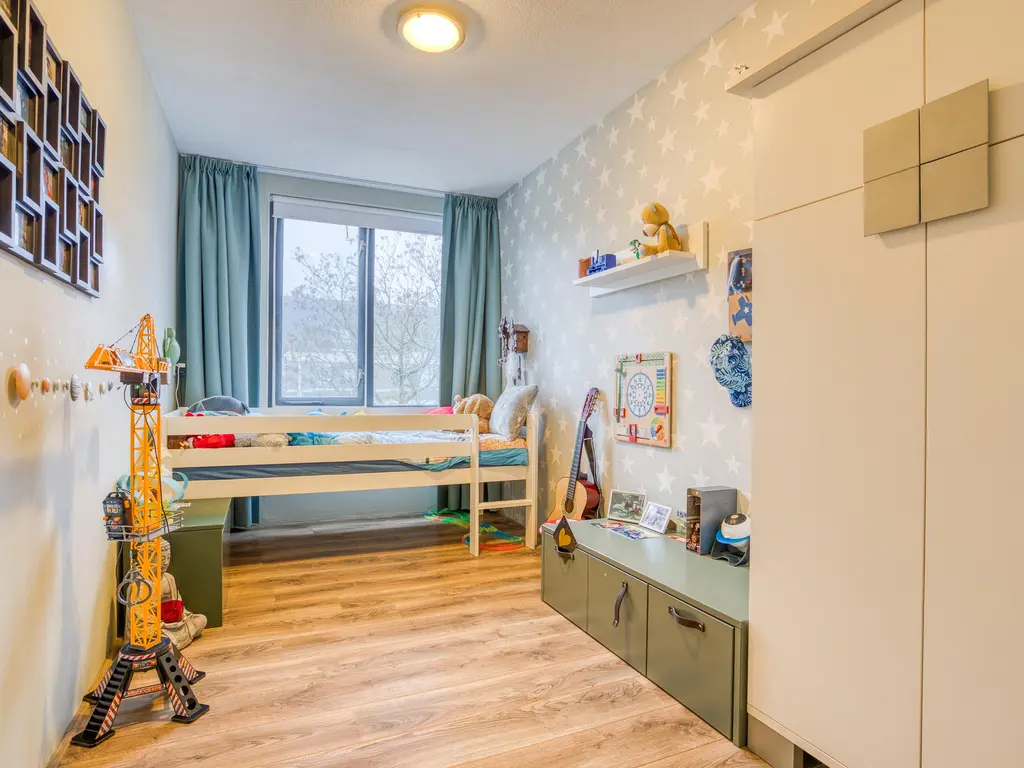 Robert Stolzhof 187, HOORN