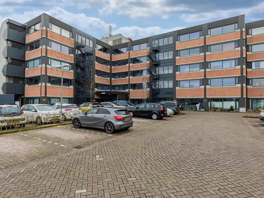Zandsteen 6, HOORN