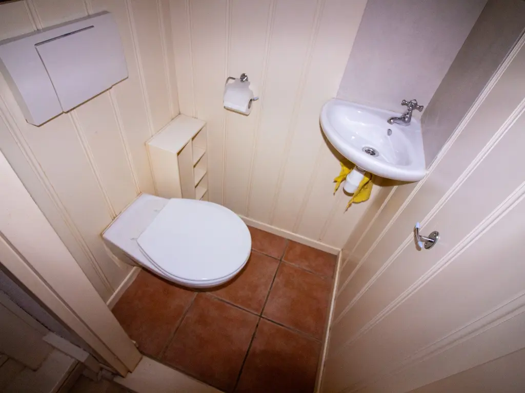 Kweekwal 10, ENKHUIZEN