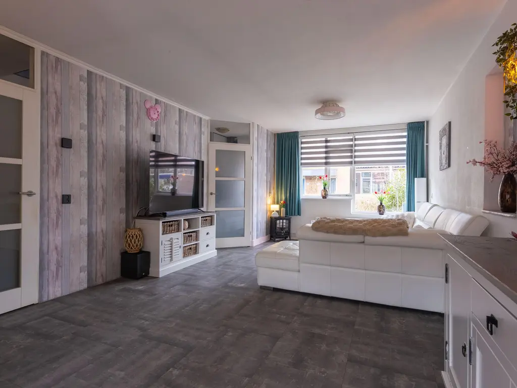 Boterbloem 111, ZWAAG