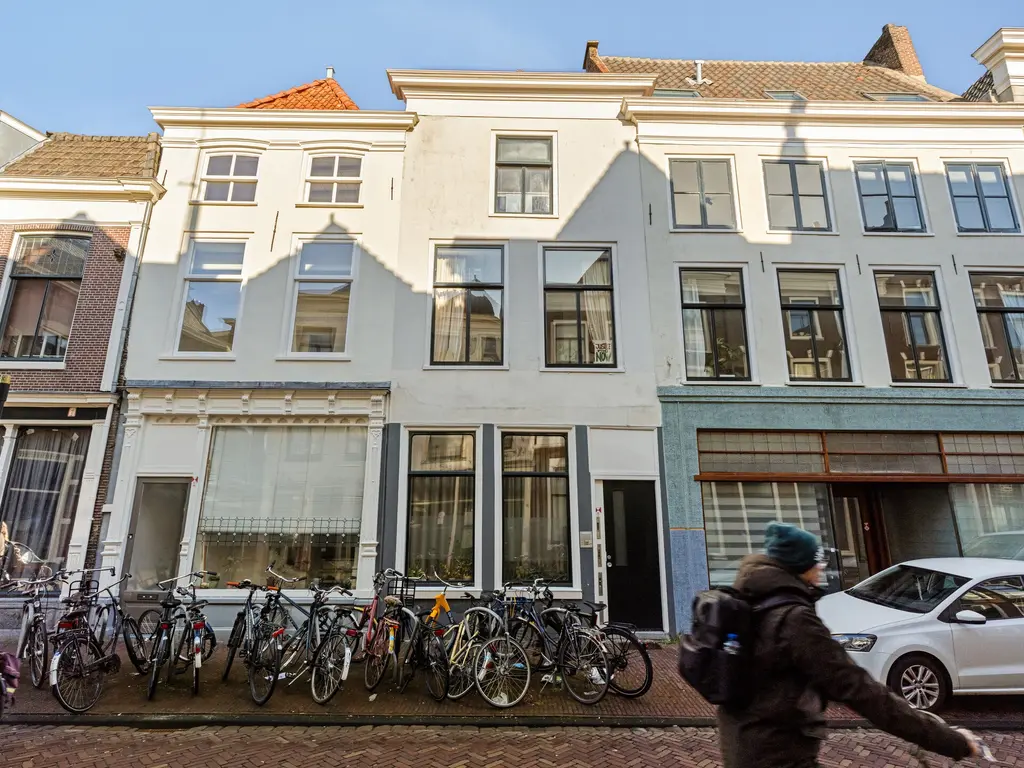 Hogewoerd 102C, Leiden