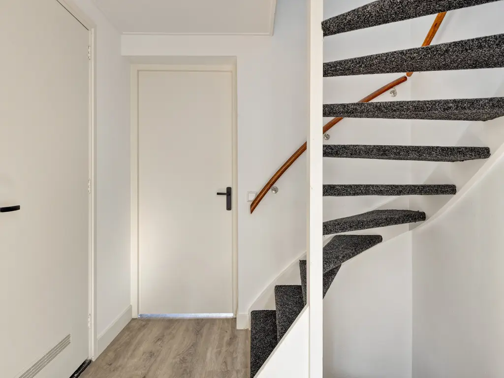 Hogewoerd 102C, Leiden